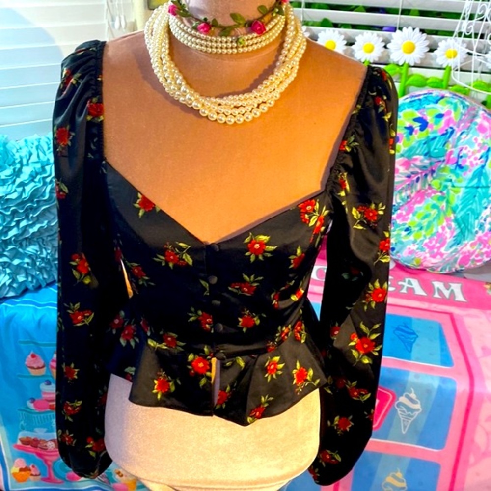 Forever 21 satiny feel peplum top with red flowers